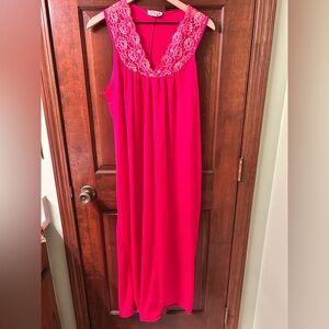 EXCLUSIVELY YOURS VTG Hot Pink nylon long nightgown. Size tag faded